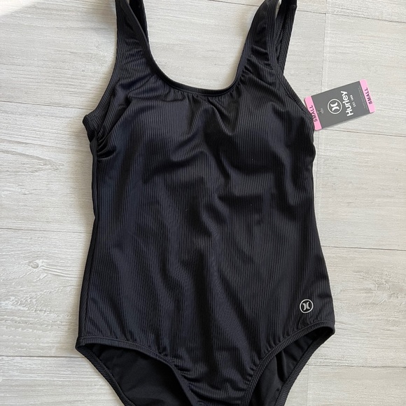 NWT Hurley Ladies One Piece Swimsuit - Picture 1 of 4